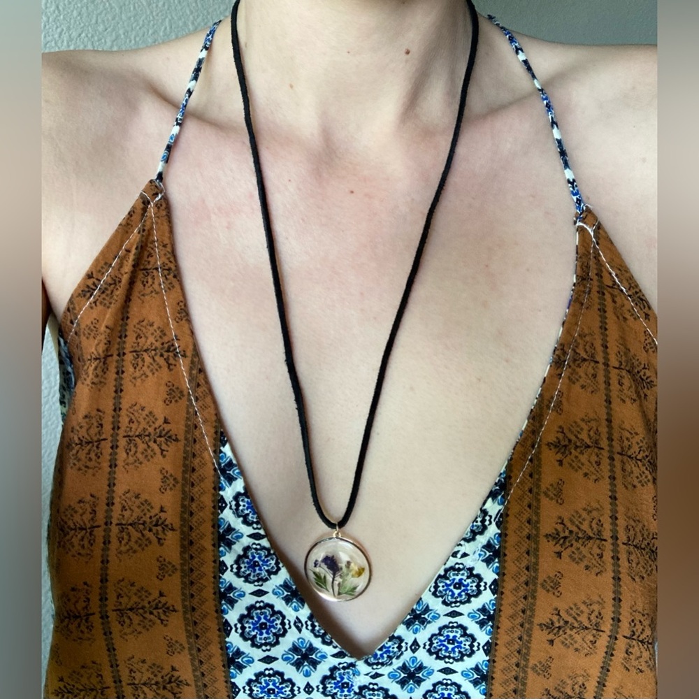 Handcrafted Pressed Flower Pendant Necklace - Purple & Yellow - Picture 7 of 9